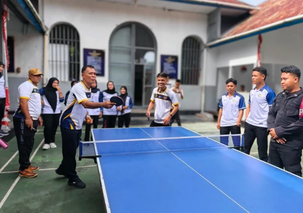 Semarak HBP ke-62, Lapas Bandanaira Gelar Lomba Tenis Meja Pegawai dan Warga Binaan