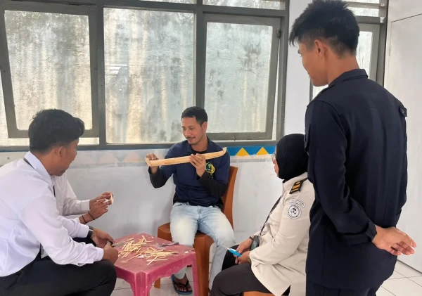 Lestarikan Budaya Lokal, Lapas Bandanaira Latih Warga Binaan Buat Miniatur Belang
