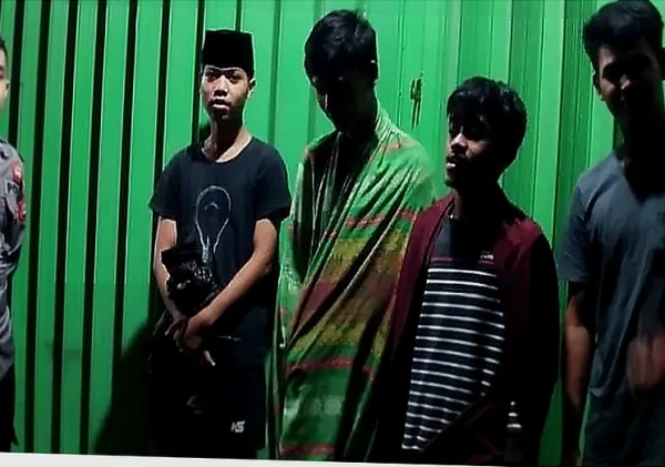Bhabinkamtibmas Polsek Ciomas Patroli Malam, Himbau Santri Jaga Kamtibmas