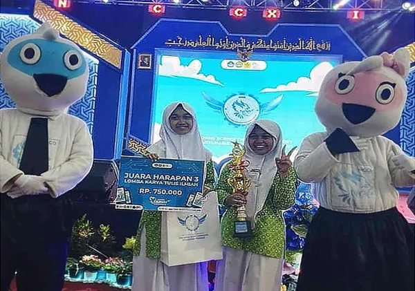 Siswi MTsN 4 Bantul Raih Juara Harapan 3 Lomba Karya Tulis Ilmiah di Jombang