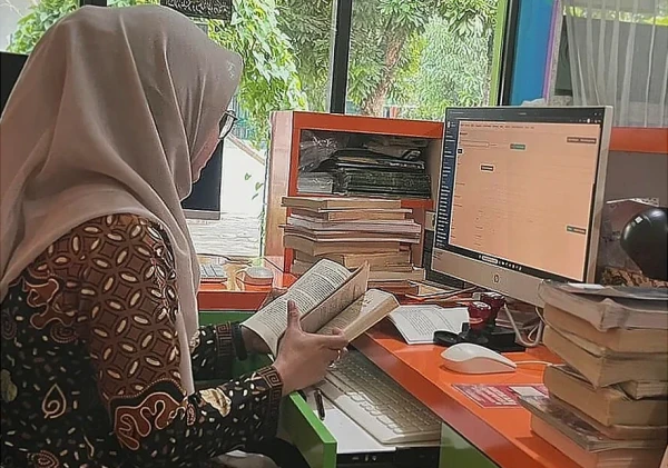 Pustakawan MTsN 6 Bantul Olah Donasi Buku dari Komunitas "Donasi Buku Kita"