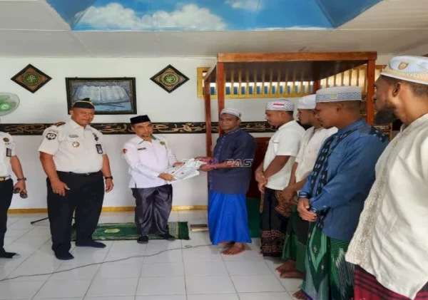 Lapas Tual dan KUA Kei Kecil Serahkan Sertifikat Khatam Al-Qur'an untuk Warga Binaan