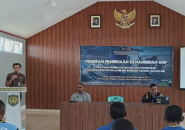 Rutan SoE dan Rafanly Batako Latih Warga Binaan Membuat Batako