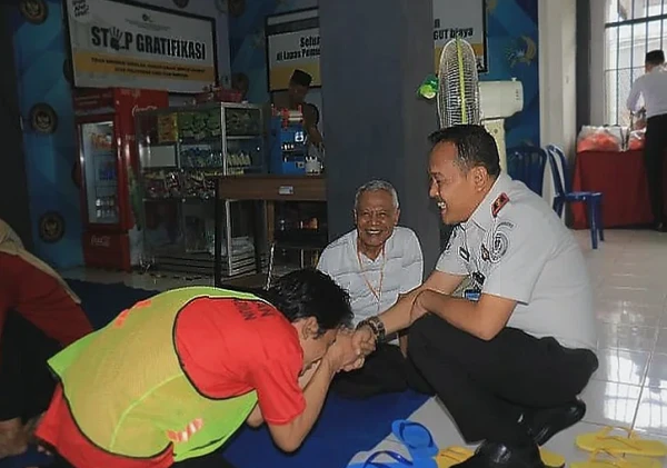 Kunjungan Idul Fitri di Lapas Pemuda Madiun Berakhir Aman dan Penuh Haru