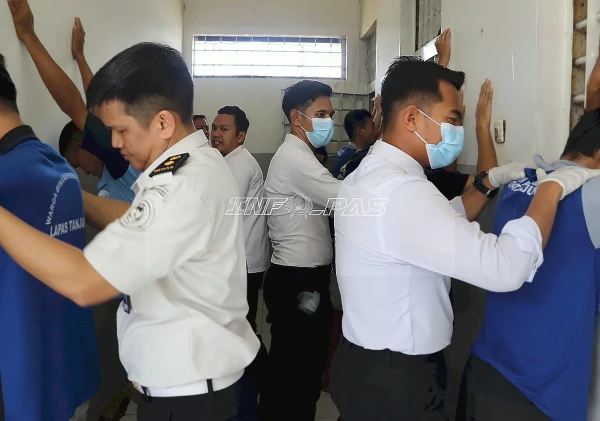 Lapas Tanjung Gencarkan Razia Kamar Hunian, Amankan Sejumlah Barang Terlarang