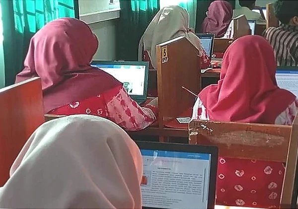 Murid MTsN 4 Bantul Kenakan Busana Adat Jawa Saat Penilaian Keahlian Agama MKKS DIY
