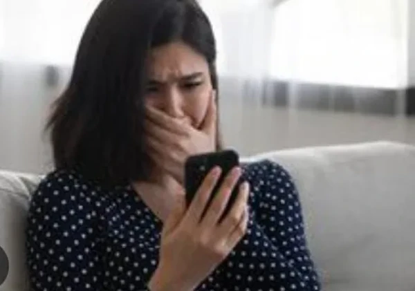 Gen Z Rentan Terjebak Infodemic Anxiety dan Doomscrolling Akibat Derasnya Berita Negatif