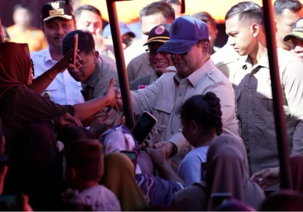 Presiden Prabowo Tinjau Pemulihan Bencana di Padang Pariaman, Apresiasi Kinerja Dapur Umum dan Pemulihan Infrastruktur