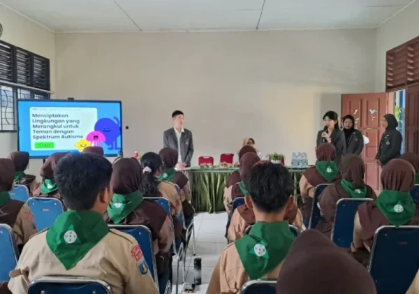Puskesmas Jalan Emas dan Mahasiswa UPH Beri Edukasi Anti-Bullying di SMPN 1 Kelapa Dua