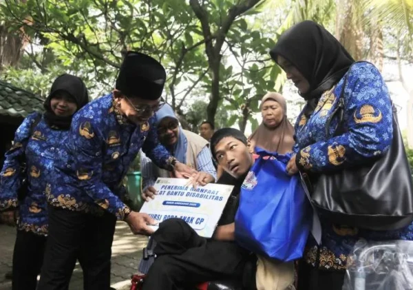 Pemkot Tangerang Beri Bantuan untuk Difabel dan Veteran di Momen Hari Pahlawan 2025