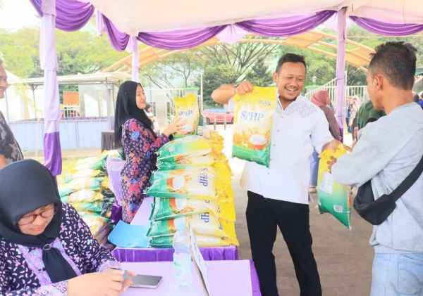 Warga Serbu Gerakan Pangan Murah di Tigaraksa, Bupati Tangerang: Semua Kegiatan Harus Menyentuh Masyarakat!