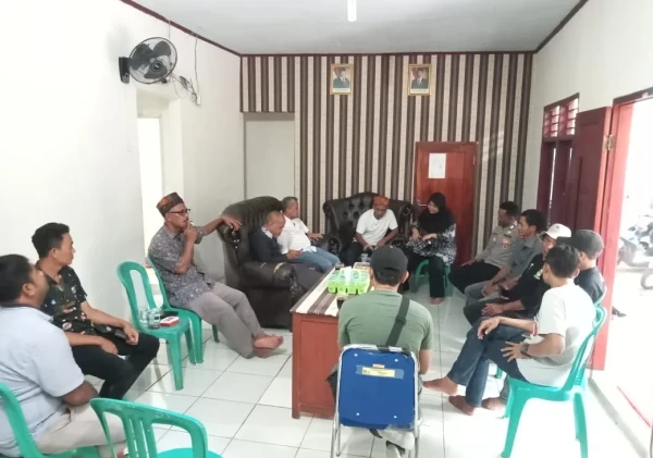 Dampak Banjir Desa Cisangu Komisi ll DPRD Kabupaten Lebak, Camat, Polsek dan 5 Kepala Desa di Cibadak Duduk Bersama 