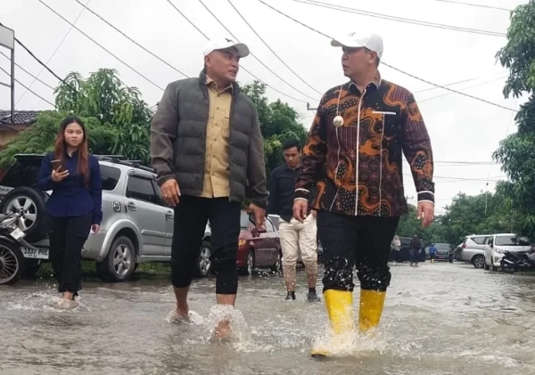 Wali Kota Serang Tinjau Titik Rawan Banjir, Perintahkan Bongkar Empang Penyebab Penyempitan Sungai