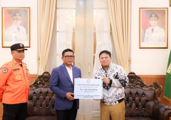 Gubernur Banten Terima Bantuan Kemanusiaan Rp1 Miliar dari PGRI untuk Korban Bencana