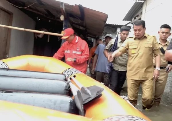 Bupati Tangerang Tinjau Wilayah Terdampak Banjir di Kosambi