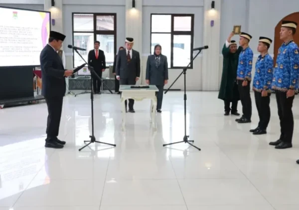 Bupati Tangerang Lantik 11 ASN, Tekankan Integritas dan Pelayanan Publik