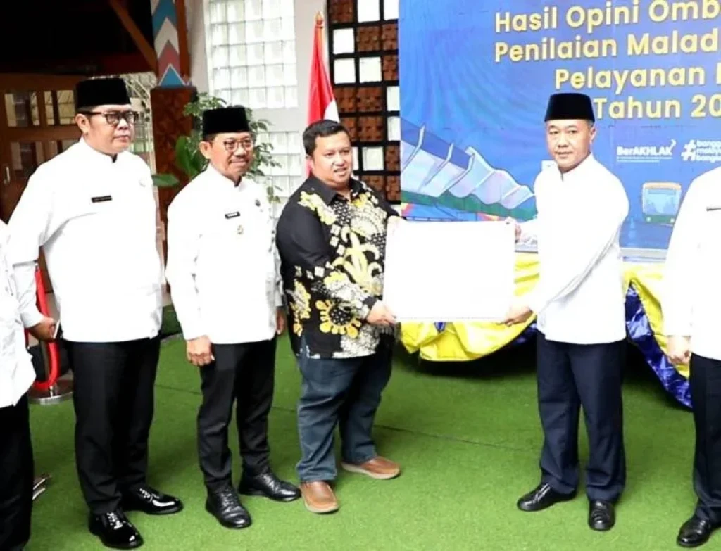 Dinas Pendidikan Kota Tangerang Raih Penghargaan Pelayanan Publik Terbaik
