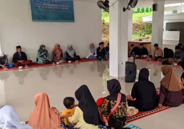 Pelantikan FEKS STAI Wasilatul Falah dan Santunan Mustadafin di Kampung Mualaf Baduy