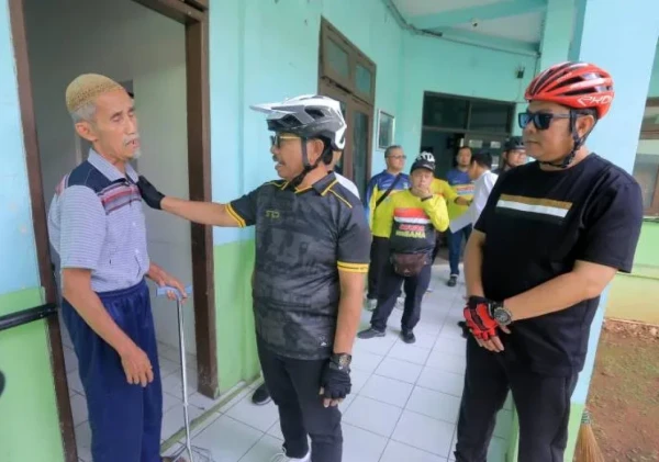 Hari Pertama Kerja 2026, Wali Kota Tangerang Gowes Kunjungi DLH hingga Dinsos
