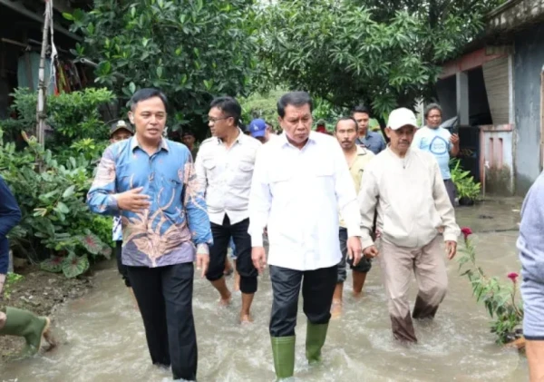 Air Setinggi Lutut Rendam Nuansa Mekarsari, Bupati Maesyal Rasyid Turun Langsung dan Siapkan Solusi Jangka Panjang