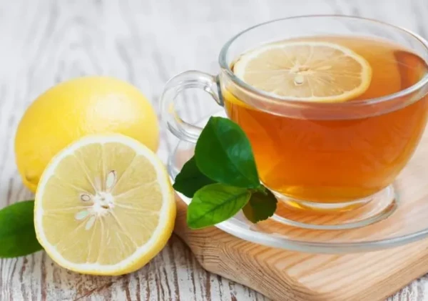 Air Lemon Hangat, Pembersih Alami untuk Tubuh