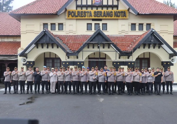 Wakapolda Banten Lakukan Asistensi Pelayanan Publik di Polres Serang Kota