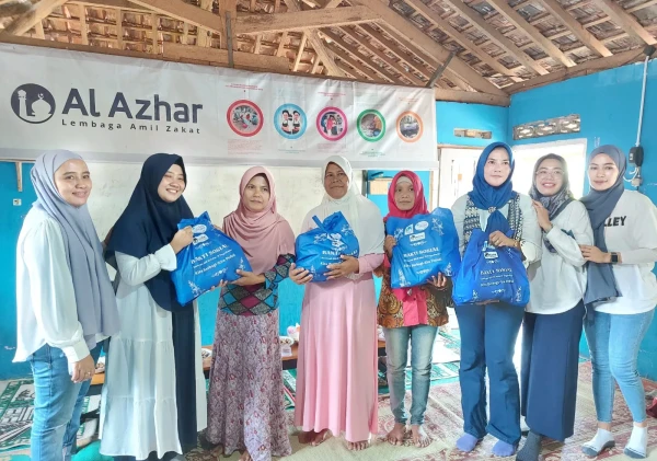 LAZ Al Azhar Yogyakarta dan Jamiyyah SDI Al Azhar 31 Bagikan Ratusan Sembako