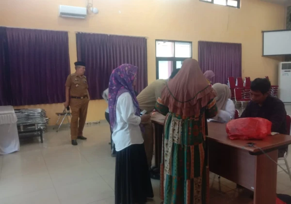 Pemerintah Kecamatan Jambe Kolaborasi Dengan Bulog Gelar Bazar Sembako Murah