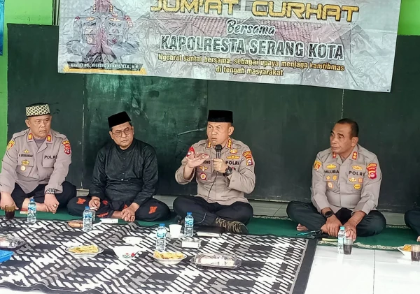 Kapolresta Serang Kota mengadakan Giat "Jum'at Curhat" untuk menciptakan Lingkungan Aman & Kondusif