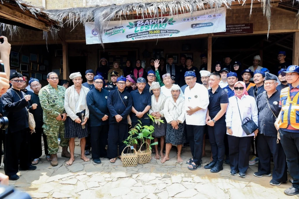 HUT ke-8 PUB, Andra Soni dan Taufiqurrahman Ruki Serahkan 70 Ribu Bibit untuk Baduy Lestari