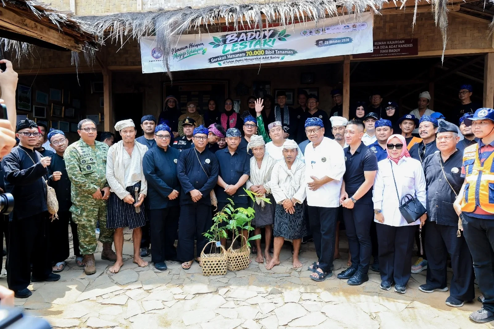 HUT ke-8 PUB, Andra Soni dan Taufiqurrahman Ruki Serahkan 70 Ribu Bibit untuk Baduy Lestari