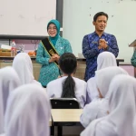 Tinawati Ingatkan Pelajar Jangan Terlena Media Sosial