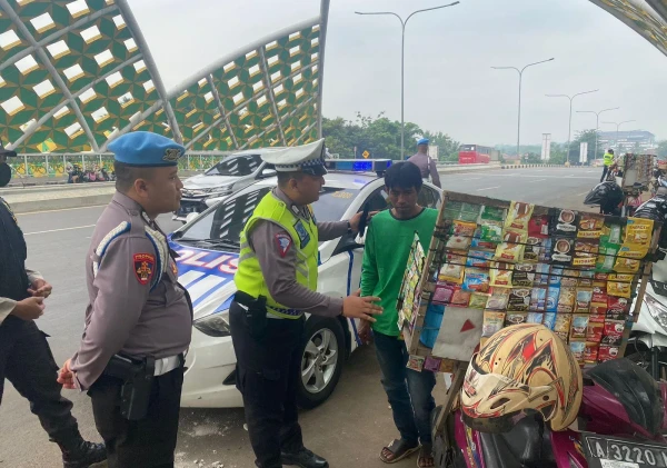 Hari Keempat Operasi Patuh Maung 2023, Ditlantas Polda Banten Beri Imbauan Kepada Pedagang Kaki Lima