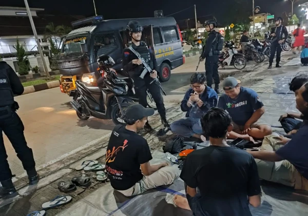 Menjaga Kamtibmas Demi Kenyamanan dan Keamanan, Satbrimob Polda Banten Melakukan Patroli Dialogis