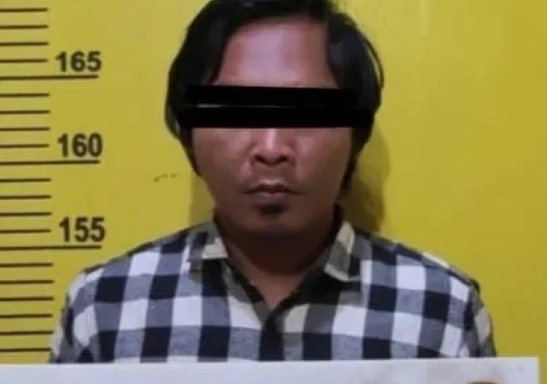 Polsek Tigaraksa Polresta Tangerang Amankan Pria Membawa Senjata Tajam