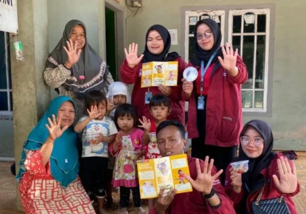 CEGAH STUNTING : KUKERTA 72 UIN BANTEN LAKUKAN PENYULUHAN SECARA DOOR TO DOOR