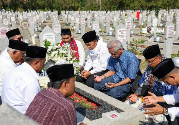 Pj Gubernur Al Muktabar Ziarah ke Makam Tokoh Banten di Jakarta