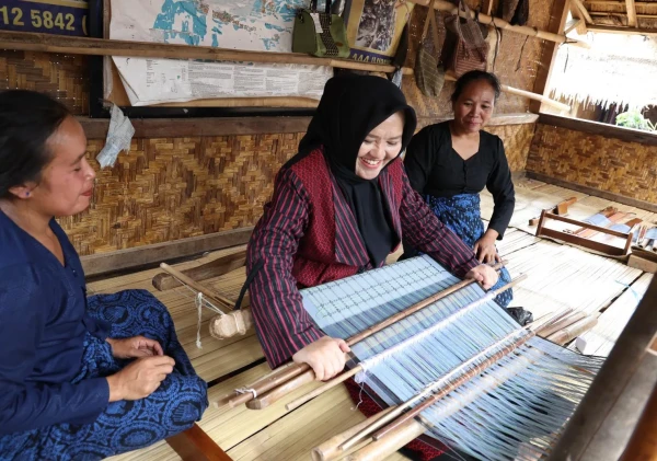 Pendidikan Kecakapan Wirausaha Tenun Baduy Tingkatkan Produktivitas, Kualitas, dan Pemasaran