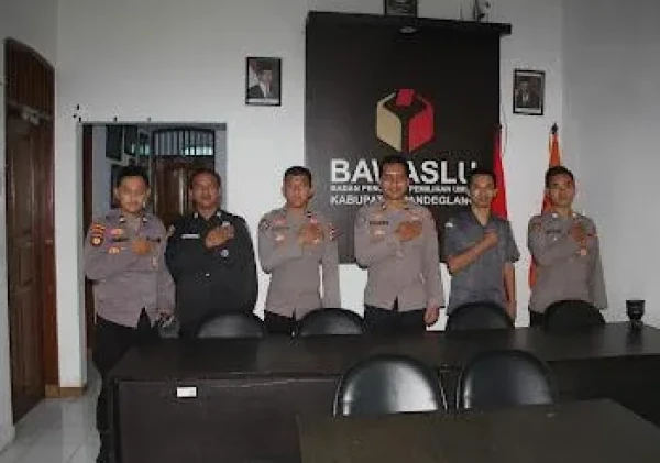 Cek Kesiagaan Personel di Bawaslu Pandeglang