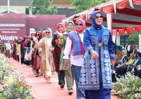 Gelorakan Bangga Buatan Indonesia, Pj Gubernur Al Muktabar Gelar UMKM Wastra Banten