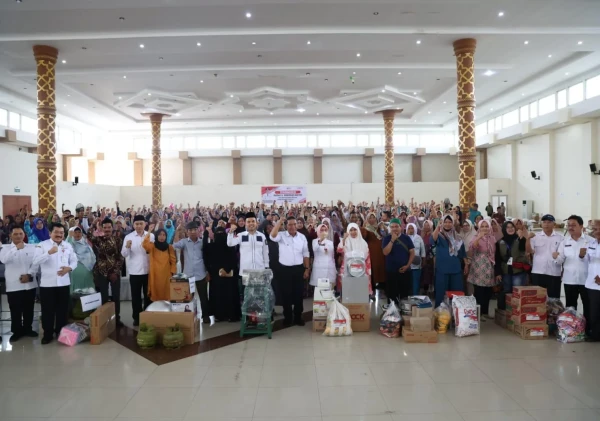 Pj Gubernur Banten Salurkan Bantuan Usaha Ekonomi Produktif