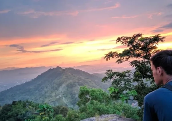 Menapak Jejak Keindahan Alam di Watu Lawang Cilegon, Banten