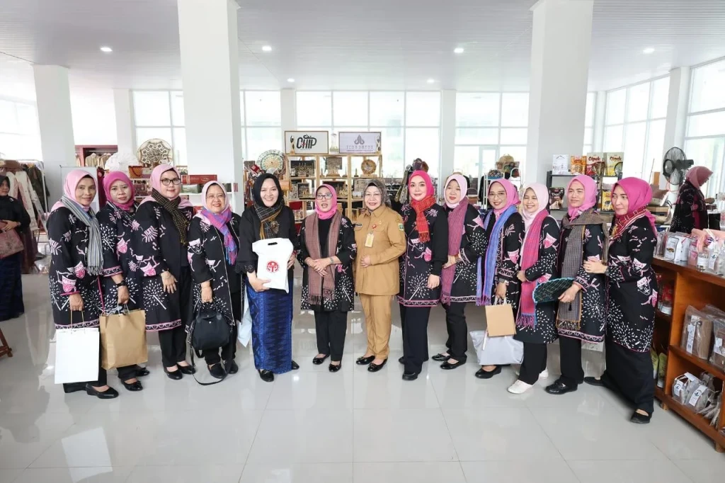 Kunjungan Kerja DWP Setneg RI ke Banten: Menguatkan Kolaborasi dan Peran DWP dalam Pendidikan, Ekonomi, Sosial, Budaya dan UMKM