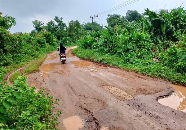 Lima Desa di Kabupaten Lebak Mengeluhkan Kondisi Jalan Penghubung yang Rusak Parah