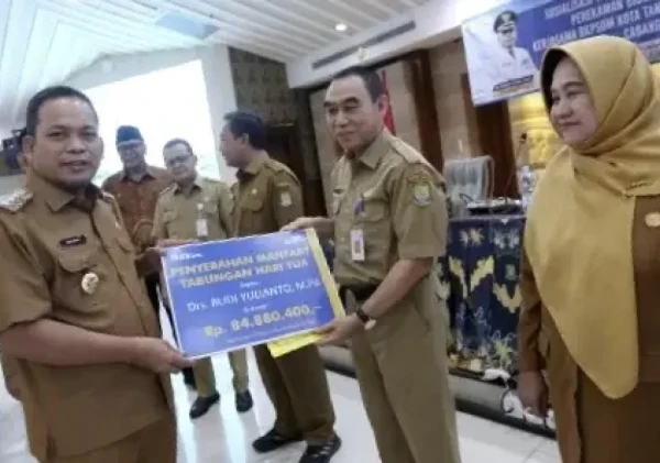 Pemkot Tangerang Gelar Penyerahan SK Pensiun untuk ASN, Dr. Nurdin Ajak Pensiunan Terus Berkarya