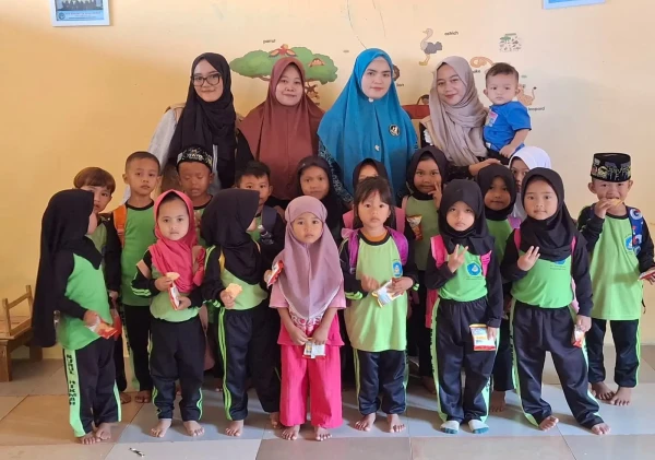 Mahasiswa Kukerta Kelompok 87 Berperan Aktif dalam Posyandu dan Pekan Imunisasi Polio di Desa Parungkujang