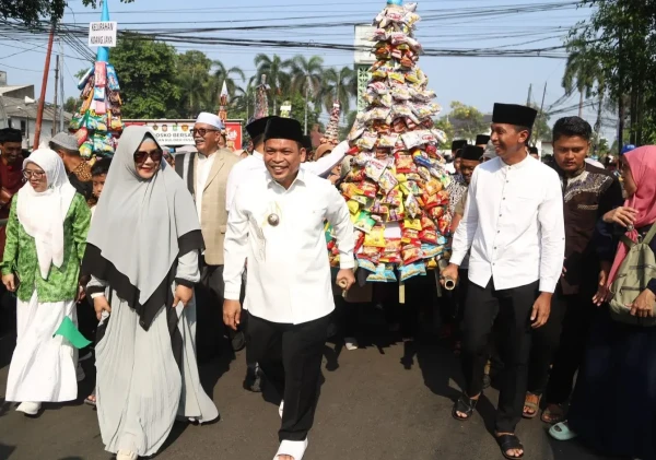 Kota Tangerang Meriahkan Maulid Nabi dengan Arak-Arakan Perahu dan Gunungan