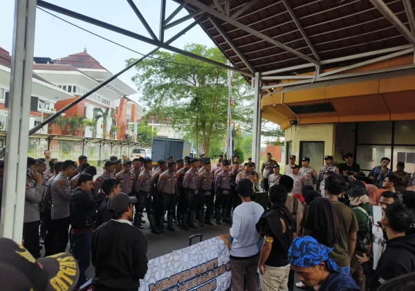 Warga Cileles Sampaikan Aspirasi Jalan Rusak ke DPRD Banten, Soroti Ketimpangan Pembangunan di Usia 25 Tahun Provinsi
