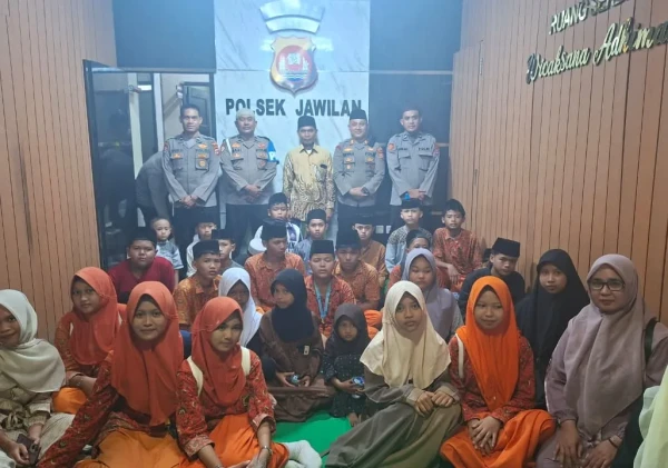 Berbagi Berkah, Polsek Jawilan Gelar Pengajian dan Santuni 50 Anak Yatim-Piatu