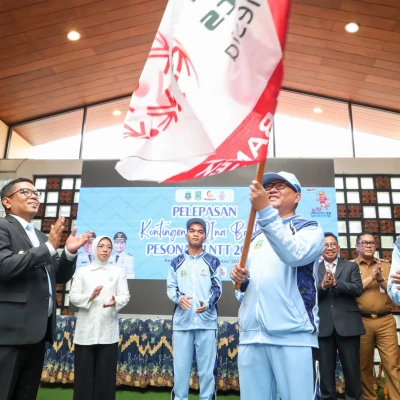 Dukung Olahraga Inklusif, Andra Soni Lepas Kontingen SOIna Banten ke Kupang